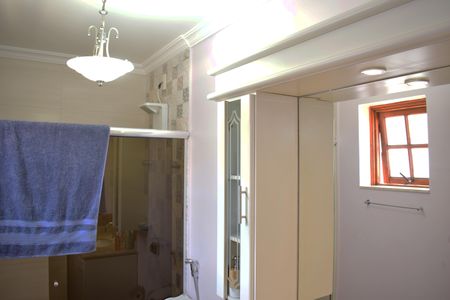 Casa de condomínio para alugar com 600m², 4 quartos e 10 vagasBanheiro da Suíte 2