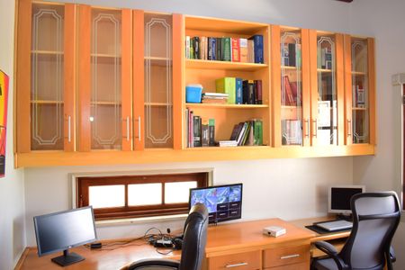 Casa de condomínio para alugar com 600m², 4 quartos e 10 vagasEscritório