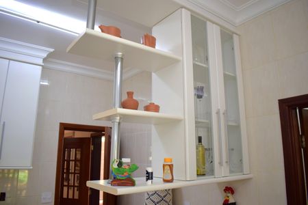 Casa de condomínio para alugar com 600m², 4 quartos e 10 vagasCozinha - Armários