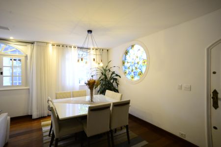 Casa à venda com 301m², 4 quartos e 3 vagasSala