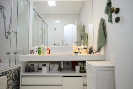 Casa à venda com 301m², 4 quartos e 3 vagasBanheiro Suíte 2