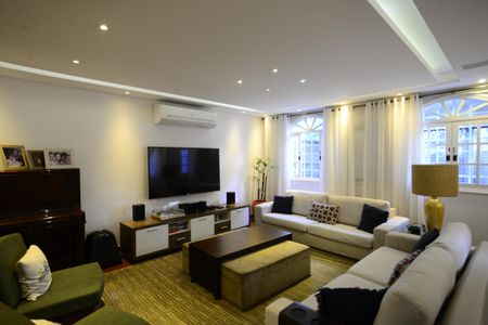 Casa à venda com 301m², 4 quartos e 3 vagasSala