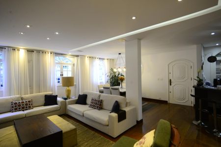 Casa à venda com 301m², 4 quartos e 3 vagasSala