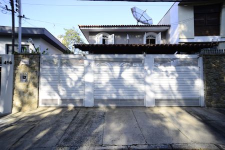 Casa à venda com 301m², 4 quartos e 3 vagasFachada