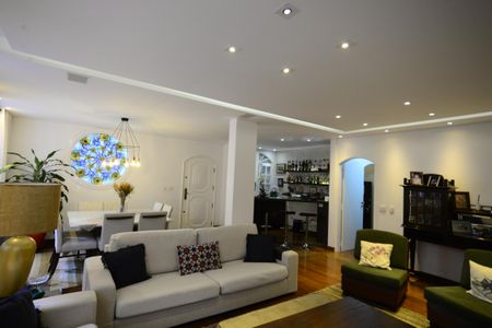 Casa à venda com 301m², 4 quartos e 3 vagasSala