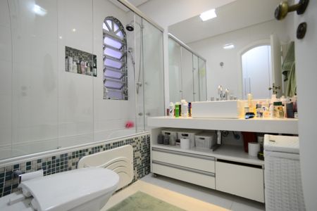 Casa à venda com 301m², 4 quartos e 3 vagasBanheiro Suíte 2