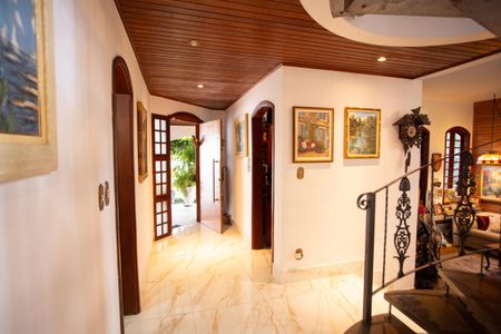 Casa à venda com 370m², 4 quartos e 6 vagasSala