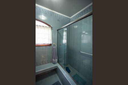 Casa à venda com 370m², 4 quartos e 6 vagasBanheiro da Suíte 2