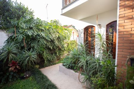 Casa à venda com 370m², 4 quartos e 6 vagasFrente