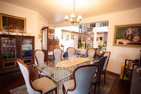 Casa à venda com 370m², 4 quartos e 6 vagasSala de Jantar