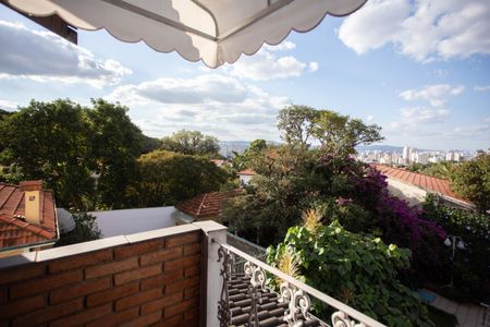 Casa à venda com 370m², 4 quartos e 6 vagasVaranda da Suíte 1