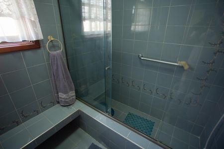 Casa à venda com 370m², 4 quartos e 6 vagasBanheiro da Suíte 2