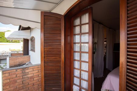 Casa à venda com 370m², 4 quartos e 6 vagasVaranda da Suíte 1