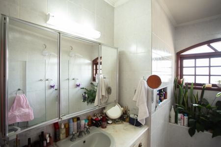 Casa à venda com 370m², 4 quartos e 6 vagasBanheiro da Suíte 1