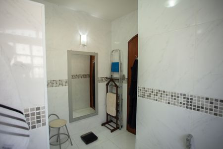 Casa à venda com 370m², 4 quartos e 6 vagasBanheiro da Suíte 3