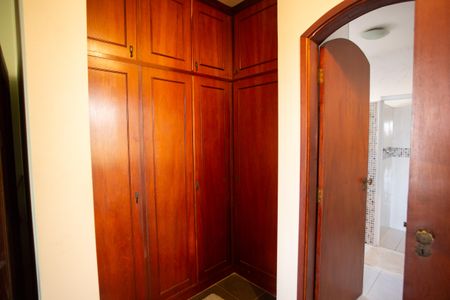 Casa à venda com 370m², 4 quartos e 6 vagasSuíte 3