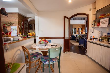 Casa à venda com 370m², 4 quartos e 6 vagasCozinha