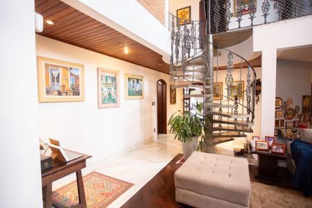 Casa à venda com 370m², 4 quartos e 6 vagasSala