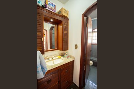 Casa à venda com 370m², 4 quartos e 6 vagasBanheiro da Suíte 2