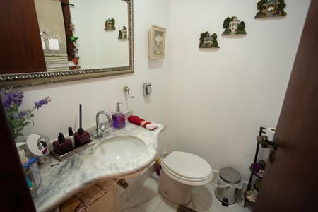 Casa à venda com 370m², 4 quartos e 6 vagasLavabo