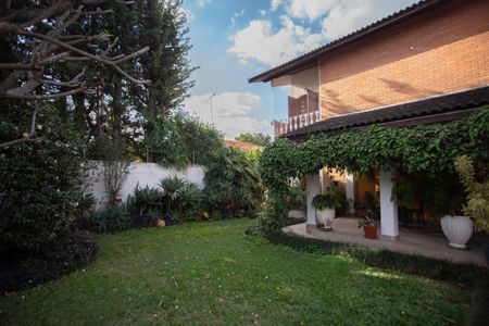 Casa à venda com 370m², 4 quartos e 6 vagasFrente