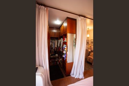 Casa à venda com 370m², 4 quartos e 6 vagasSuíte 1