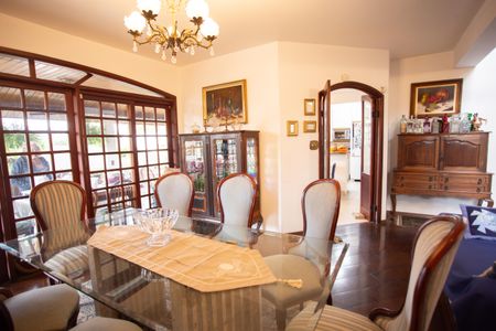 Casa à venda com 370m², 4 quartos e 6 vagasSala de Jantar