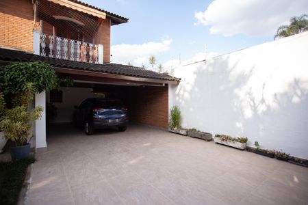 Casa à venda com 370m², 4 quartos e 6 vagasFrente