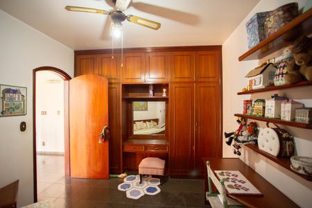 Casa à venda com 370m², 4 quartos e 6 vagasQuarto