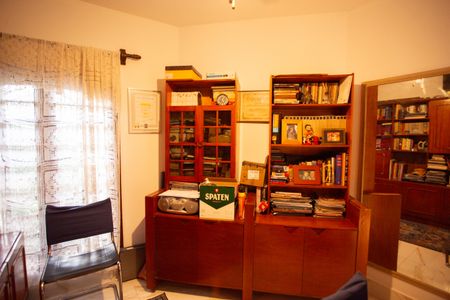 Casa à venda com 370m², 4 quartos e 6 vagasEscritório