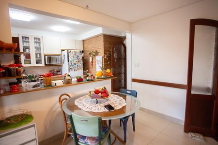 Casa à venda com 370m², 4 quartos e 6 vagasCozinha