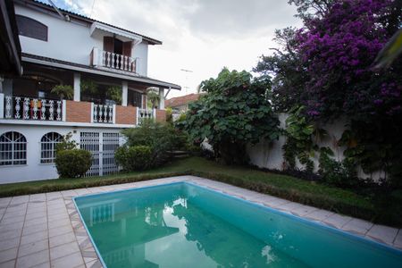 Casa à venda com 370m², 4 quartos e 6 vagasÁrea externa