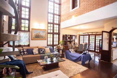 Casa à venda com 370m², 4 quartos e 6 vagasSala