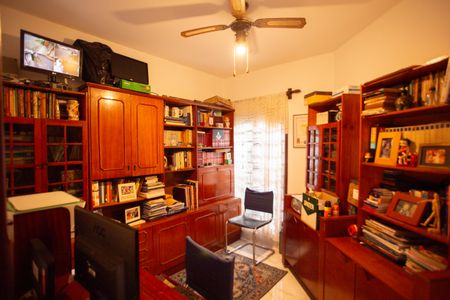 Casa à venda com 370m², 4 quartos e 6 vagasEscritório