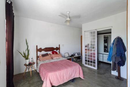 Casa à venda com 200m², 3 quartos e 2 vagasSuíte