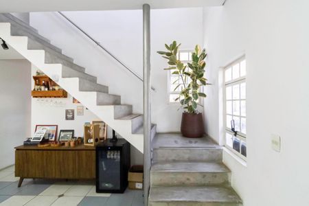 Casa à venda com 200m², 3 quartos e 2 vagasEscada