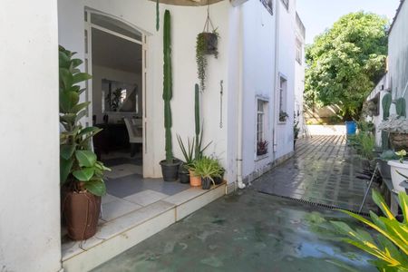 Casa à venda com 200m², 3 quartos e 2 vagasEntrada