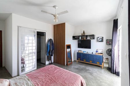 Casa à venda com 200m², 3 quartos e 2 vagasSuíte