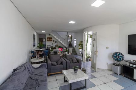 Casa à venda com 200m², 3 quartos e 2 vagasSala 1