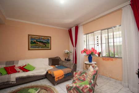 Casa para alugar com 117m², 3 quartos e 2 vagasSala