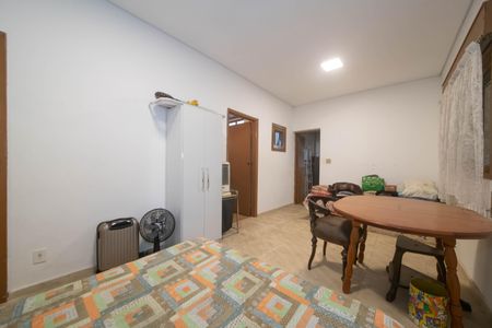 Casa à venda com 200m², 4 quartos e 2 vagasSuíte