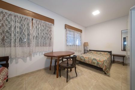 Casa à venda com 200m², 4 quartos e 2 vagasSuíte