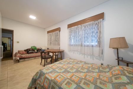 Casa à venda com 200m², 4 quartos e 2 vagasSuíte