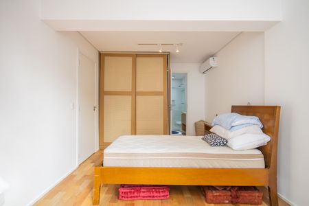 Apartamento à venda com 82m², 2 quartos e 2 vagas Apartamento à venda com 82m², 2 quartos e 2 vagasSuíte