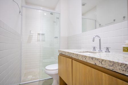 Apartamento à venda com 82m², 2 quartos e 2 vagas Apartamento à venda com 82m², 2 quartos e 2 vagasBanheiro da Suíte