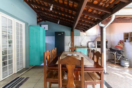 Casa à venda com 227m², 3 quartos e 5 vagasÁrea Privativa 