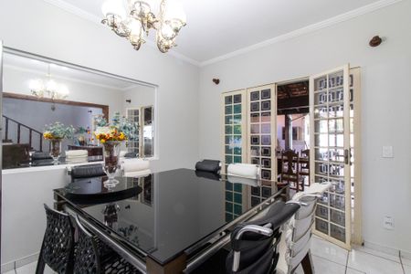 Casa à venda com 227m², 3 quartos e 5 vagasSala