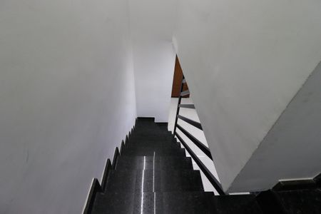 Apartamento à venda com 98m², 2 quartos e 1 vagaEscada