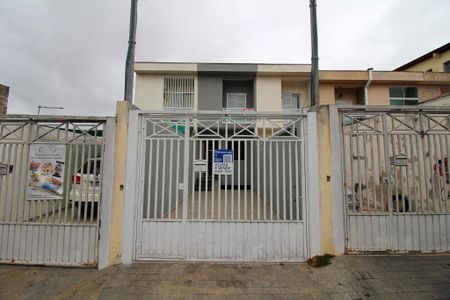 Casa à venda com 66m², 2 quartos e 2 vagas Casa à venda com 66m², 2 quartos e 2 vagasFachada