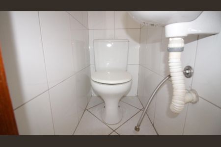 Casa à venda com 66m², 2 quartos e 2 vagas Casa à venda com 66m², 2 quartos e 2 vagasBanheiro